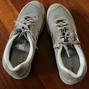 Shoes are new. Only been worn 1 times